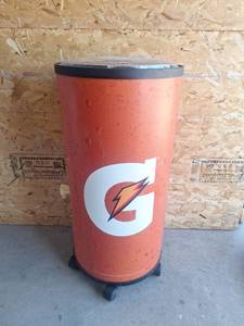 lot 14 image: Gatorade Drink Cooler W Wheels, Lid & Reservoir, Orange
