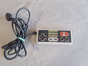 lot 19 image: Nintendo NES Controller with Cable