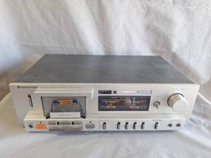 lot 21 image: Kenwood KX-600 Stereo Cassette Deck - Powers Up