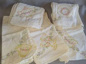 lot 30 image: Embroidered Vintage Tea Towels