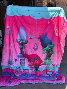 lot 106 image: Trolls Movie Character Bedding Twin Size Comforter