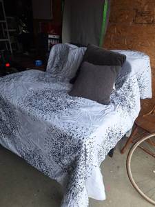 lot 155 image: Queen Size Comforter and Decorative Pillows