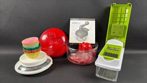 lot 156 image: Kitchen Gadget Set with New Tupperware Quick Chef,  Food Chopper and Slicer