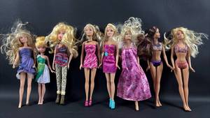 lot 161 image: Barbie and Other Fashion Dolls Collection