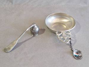 lot 65 image: Pewter Porringer Bowl & Pewter Candle Snuffer