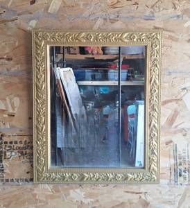 lot 76 image: Ornate Gold Leaf Decorative Wall Mirror
