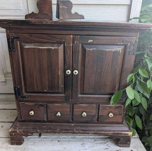 lot 504 image: Traditional Wooden Cabinet with Storage - 30x13x30 - missing two legs