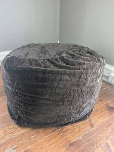 lot 1021 image: Large Brown Faux Fur Bag Chair - 3 ft