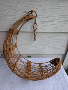 lot 1506 image: Wicker Hanging Moon Basket with Chain - 16 in