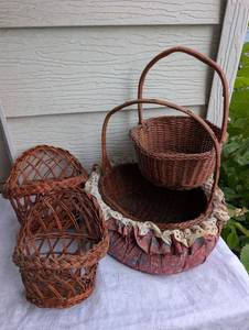 lot 1510 image: Dark Wicker Basket Collection  One with Fabric Liner - 4 ct