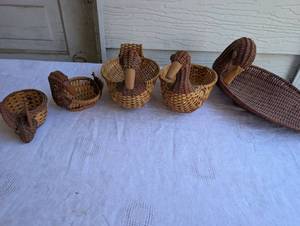 lot 1513 image: Wicker Duck Baskets Collection  1 Mini Cat Basket - 5 ct