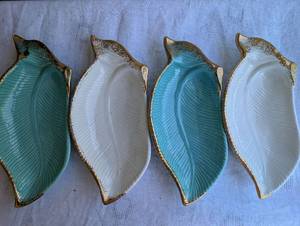 lot 1526 image: Maurice of California Leaf Shaped Serving Dishes - 4 ct11 in