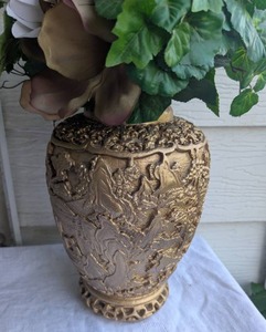 lot 1529 image: Ornate Relief Carved Decorative Vase - 14&nbsp in