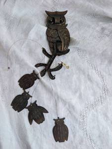 lot 1539 image: Small Metal Owl Wind Chime with Branch Design
