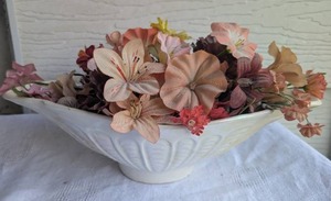 lot 1706 image: White Carnival Glass Console Bowl with Ribbed Pattern - 14 in long
