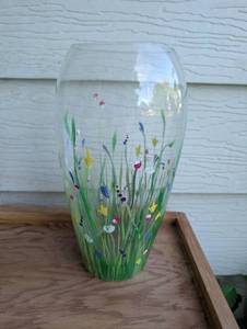 lot 1709 image: Hand Painted Glass Vase with Wildflower Design