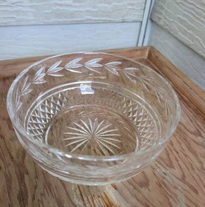 lot 2054 image: Cut Crystal Glass Bowl with Starburst Pattern