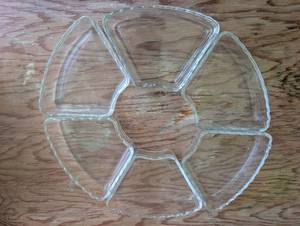 lot 2056 image: Clear Glass Scalloped Edge Divided Serving Dish - 6 Pieces