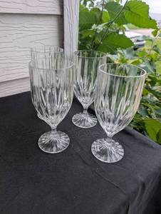 lot 2065 image: Mikasa Crystal Cut Glass Wine Goblets Set - 4 ct