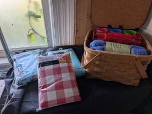 lot 2502 image: Wicker Picnic Basket Set  Tablecloths - 3 ct