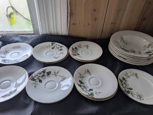 lot 2504 image: Noritake Orleans Livonia China Dinnerware Set with White Floral Pattern