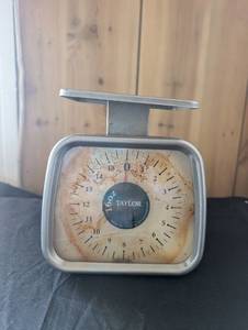 lot 2523 image: Taylor 16 oz Kitchen Food Scale