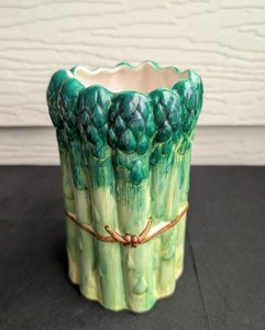 lot 2526 image: Ceramic Asparagus Vase with Scalloped Rim