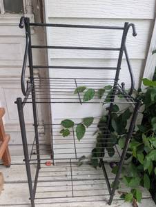 lot 2533 image: Metal Wire Plant Stand with Multiple Shelves
