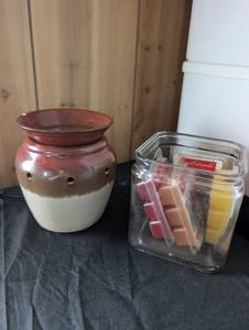 lot 3001 image: ScentSationals Ceramic Wax Warmer with Scented Wax Cubes Bundle