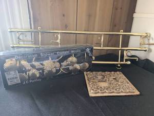 lot 3013 image: Brass Shell Shower Curtain Hooks  Hooks