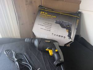 lot 3018 image: 38 Inch Corded Electric Drill 4.2A Variable Speed
