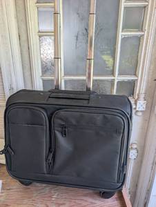 lot 3025 image: Briggs & Riley Rolling Travel Suitcase with Wheels