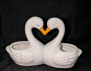 lot 3106 image: White Ceramic Swan Planter Set