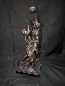 lot 3108 image: Bronze Basketball Players Sculpture - 15 in
