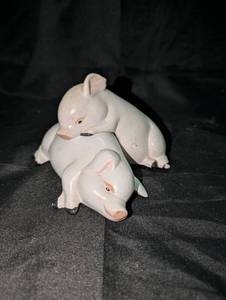 lot 3114 image: Two Ceramic Pigs Set