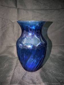 lot 3118 image: Cobalt Blue Glass Vase - 8 in
