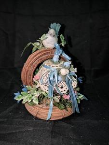 lot 3128 image: Wicker Basket Floral Arrangement with Blue Bird Decoration