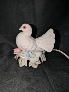 lot 3133 image: White Dove Porcelain Light