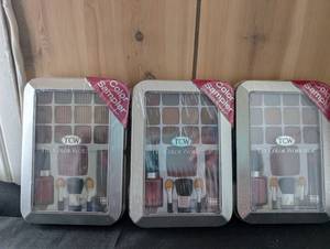 lot 3523 image: TCW The Color Workshop Makeup Kits - 3 Packs