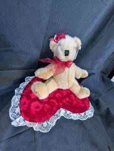 lot 4014 image: Tan Teddy Bear on Plush Red Heart