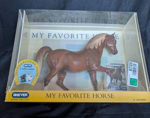 lot 4020 image: Breyer My Favorite Horse Arabian Model No. 1346 with Trading Card