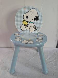 lot 4027 image: Snoopy Childrens Chair with Back Support