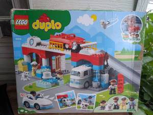 lot 4028 image: LEGO Duplo Train Bridge and Tracks Set 10948