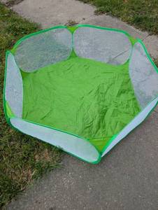 lot 4032 image: Pop-Up Mesh Baby Ball Pit&nbsp