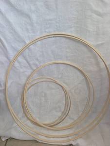 lot 4626 image: Wooden Embroidery Hoops Set Multiple Sizes