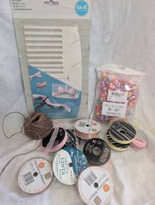 lot 4629 image: Mixed Craft Supplies Bundle with Ribbons Beads and Bow Loom