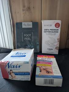 lot 5017 image: Beauty Care Bundle - Hair Removal Wax, Foot Peel, Cotton Gloves, Eyebrow Shapers