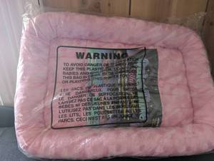 lot 5025 image: Pink Pet Bed Cushion - new in pack