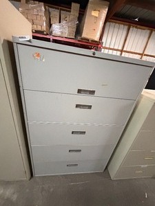 lot 263 image: LATERAL FILING CABINET WITH KEY AND HANGING FOLDERS