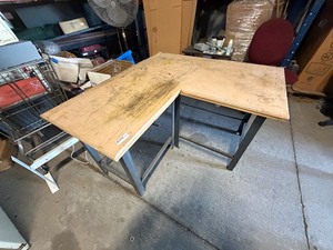 lot 315 image: CORNER WORK BENCH